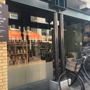 bakkerswinkel met zuurdesembrood